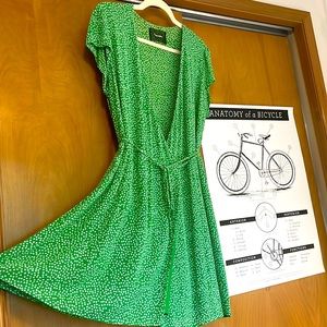 Reformation green 👗 true wrap, XL